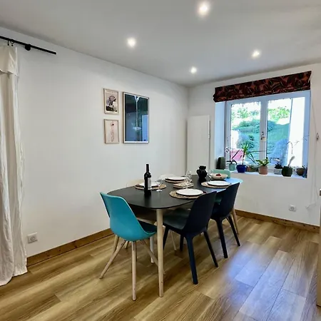 Jolie Maison De Village Hébergement de vacances *